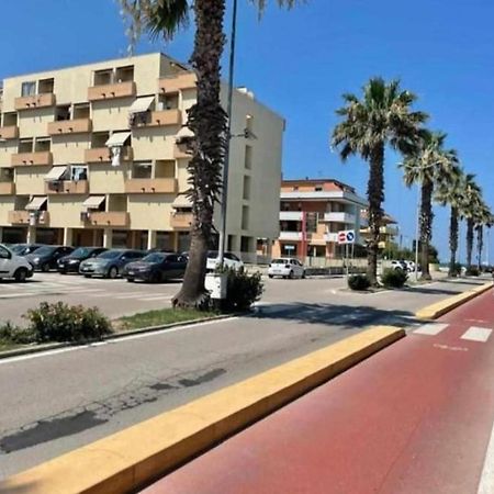 Апартаменти Ad Un Passo Dal Mare Порто-Сант'Ельпідіо Екстер'єр фото